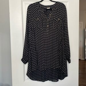 En crème women’s dress. Size M/L